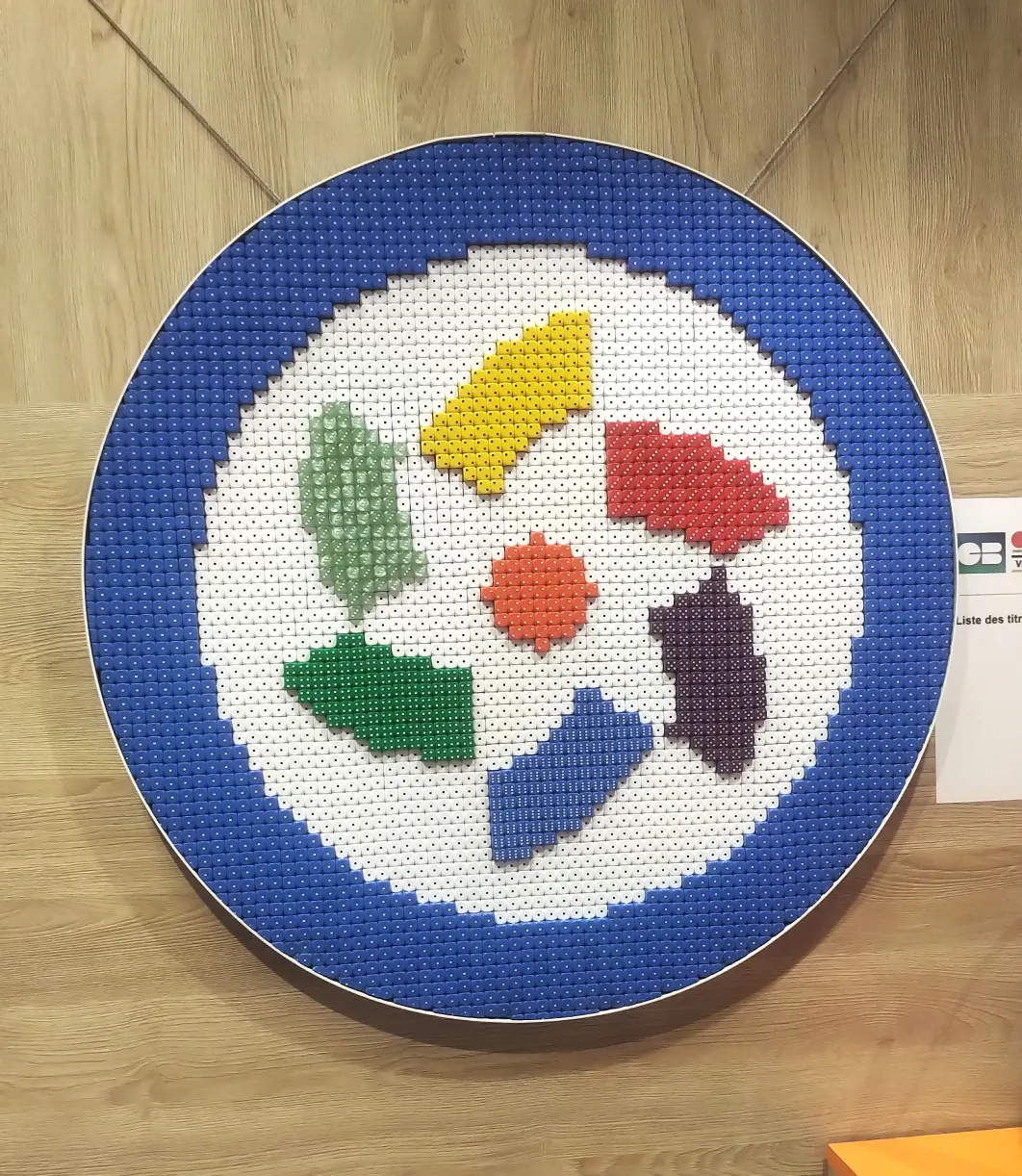 Tableau du logo Leclerc jouets avec des dés à jouer